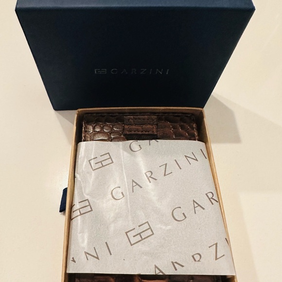 New Garzini majic wallet in brown color made of Croc leather up for sale. - Picture 2 of 7